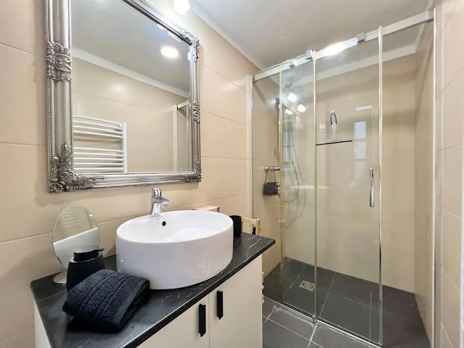 Best Location Up To 6 Guests Budapest 0*,  Hungary