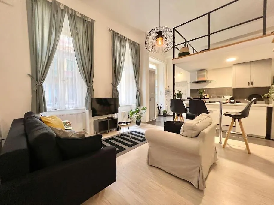 Apartment Best Location Up To 6 Guests Budapest