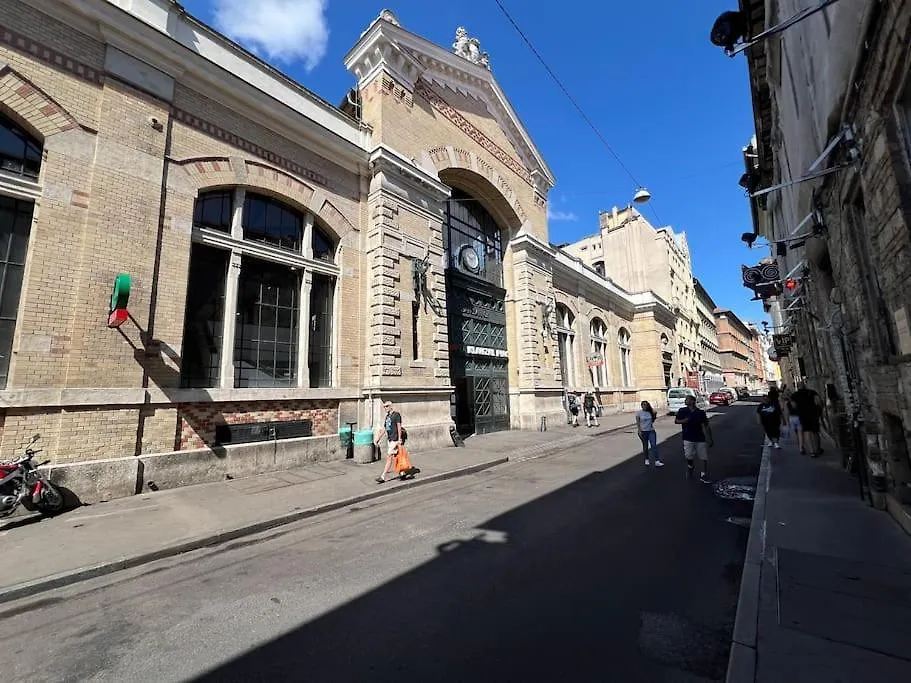 Best Location Up To 6 Guests Budapest 0*,  Hungary